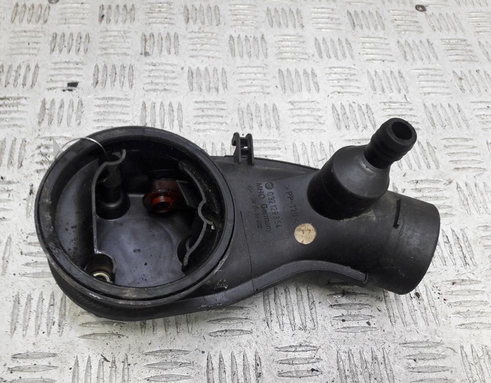 воздуховод Volkswagen Golf-3 1993, 1.6 л., бензин, МКПП, красный, хетчбэк 5 дв., 032129654