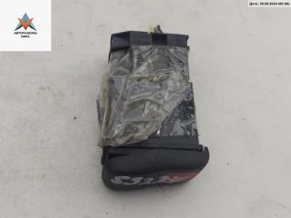 кнопка аварийной сигнализации Volkswagen Polo 3 поколение 1997, 1.0 л., бензин, МКПП, красный, хетчбэк 5 дв.