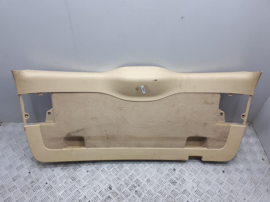 обшивка крышки багажника Volkswagen Touareg 1 поколение 2003, 4.2 л., бензин, АКПП, синий, внедорожник 5 дв., 7L6867605 - фото №1