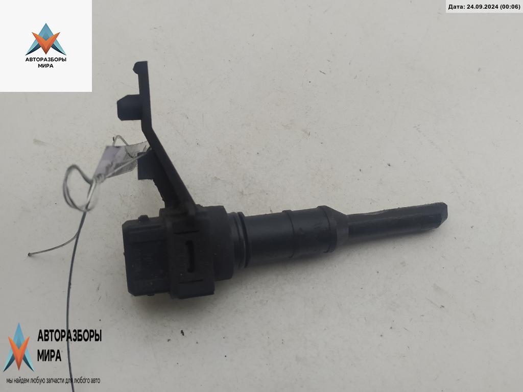 датчик скорости Volkswagen Passat B5 1997, 1.6 л., бензин, МКПП, красный, универсал - фото №1