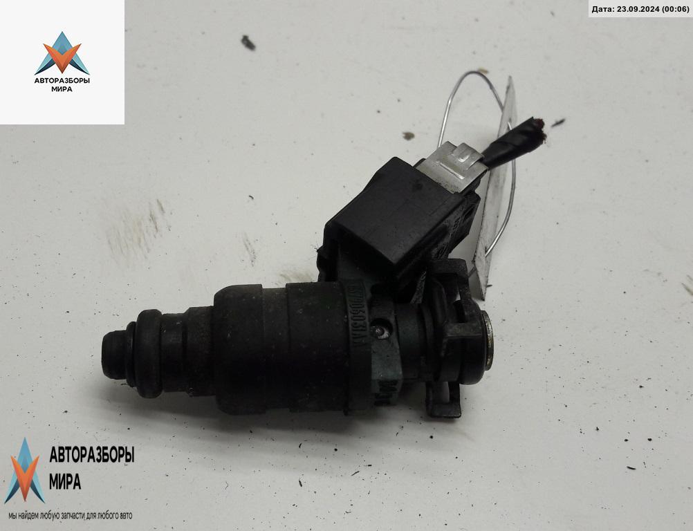 форсунка Volkswagen Golf 4 поколение 1999, 1.6 л., бензин, МКПП, чёрный, хетчбэк 3 дв., 037906031AA - фото №1