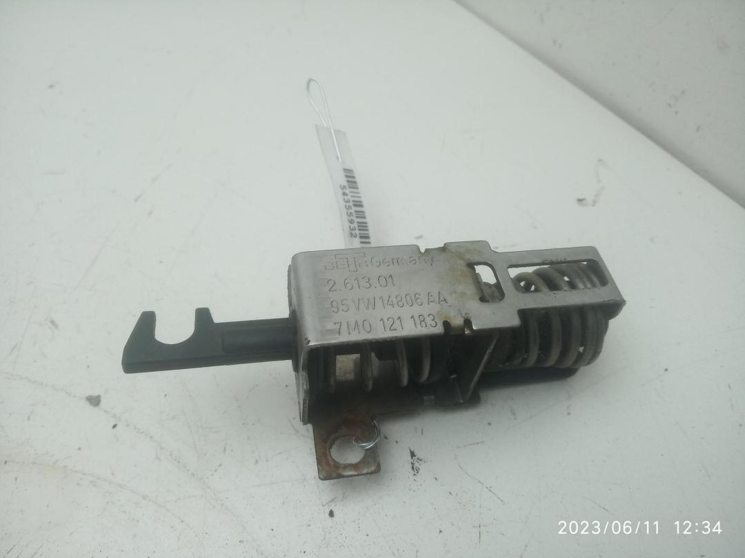 блок управления вентилятором (реле) Volkswagen Transporter T4 1999, 2.5 л., дизель, МКПП, белый, микроавтобус, 7M0121183