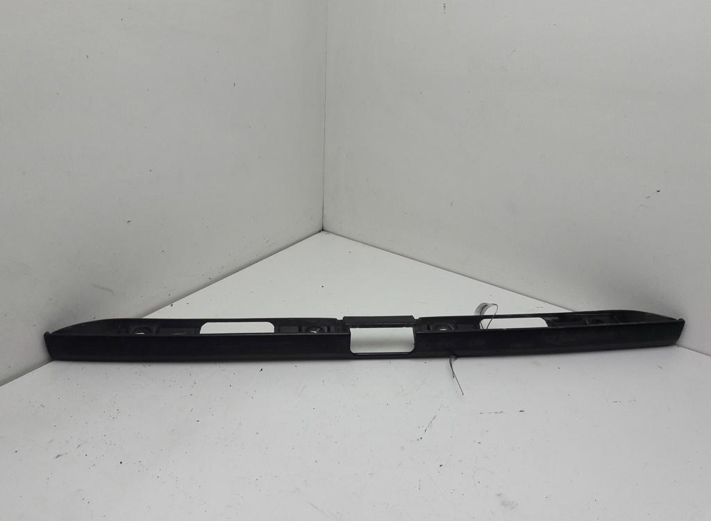 накладка подсветки номера Volkswagen Golf 3 поколение 1994, 1.6 л., бензин, МКПП, синий, хетчбэк 5 дв., 1H6827577 - фото №1