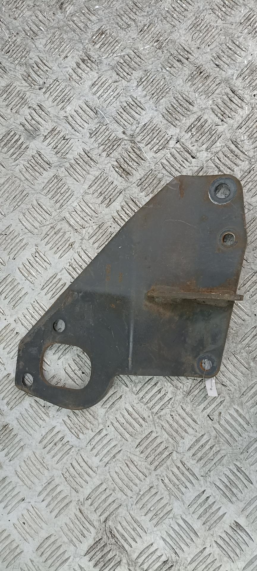 кронштейн (крепление) Mercedes-Benz Atego 2005, 6.4 л., дизель, АКПП, чёрный, 9733100153
