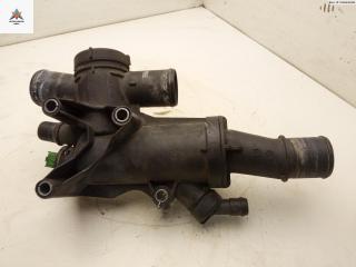 корпус термостата Volvo S40 2 поколение [рестайлинг] 2007, 2.0 л., дизель, МКПП, серый, универсал, 9656182980