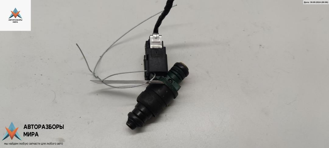 форсунка Audi A3 8L 1999, 1.6 л., бензин, МКПП, чёрный, хетчбэк 3 дв., 037906031AA - фото №1