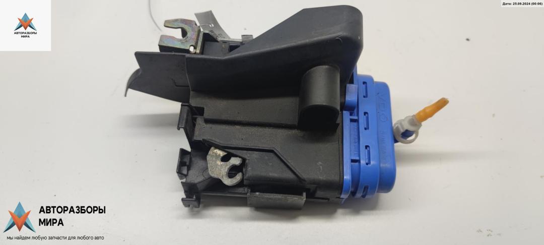 замок двери задней левой Audi A4 B5 1997, 2.8 л., бензин, АКПП, зелёный, универсал, 8D0839015A - фото №1