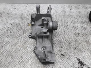 кронштейн компрессора кондиционера Volkswagen Passat B5 1997, 1.6 л., бензин, МКПП, синий, седан