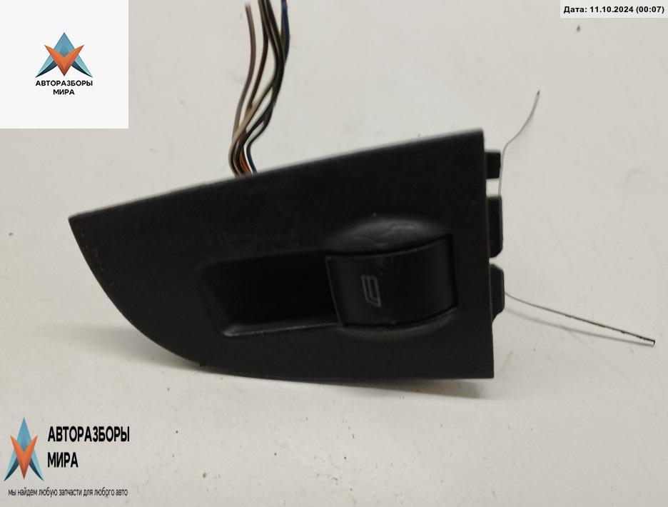 кнопка стеклоподъемника переднего правого Audi A6 4B/C5 1998, 2.4 л., бензин, МКПП, синий, универсал, 4B0959855 - фото №1