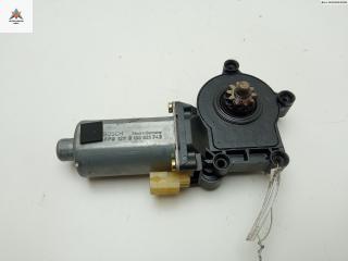 моторчик стеклоподъемника передний правый Volvo V70 1 поколение 1999, 2.4 л., бензин, МКПП, чёрный, седан, 0130821743