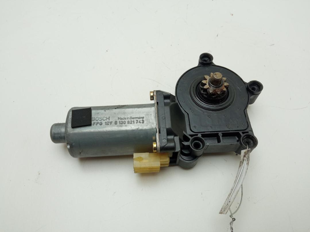 моторчик стеклоподъемника передний правый Volvo S70 / V70 1999, 2.4 л., бензин, МКПП, чёрный, седан, 0130821743