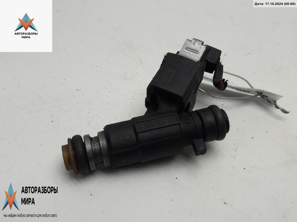 форсунка Volkswagen Polo 3 поколение 1996, 1.4 л., бензин, МКПП, синий, седан, 030906031E - фото №1