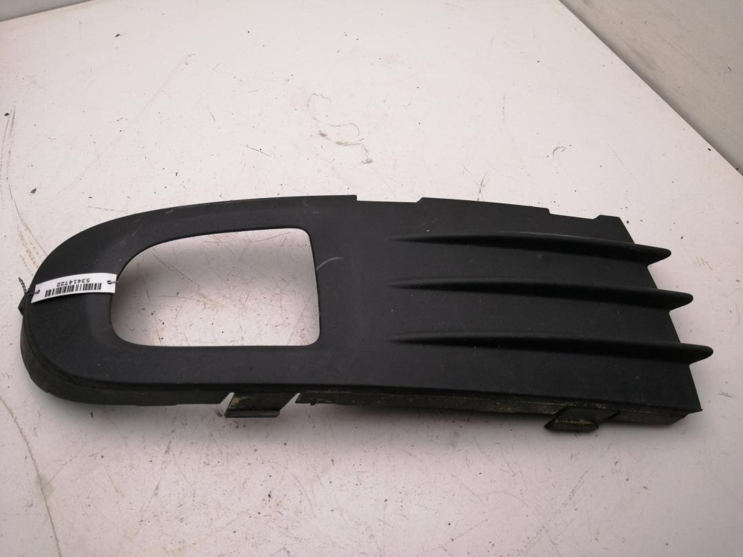 заглушка (решетка) в бампер Volvo S40 / V50 2005, 2.0 л., дизель, МКПП, серый, универсал, 30655885