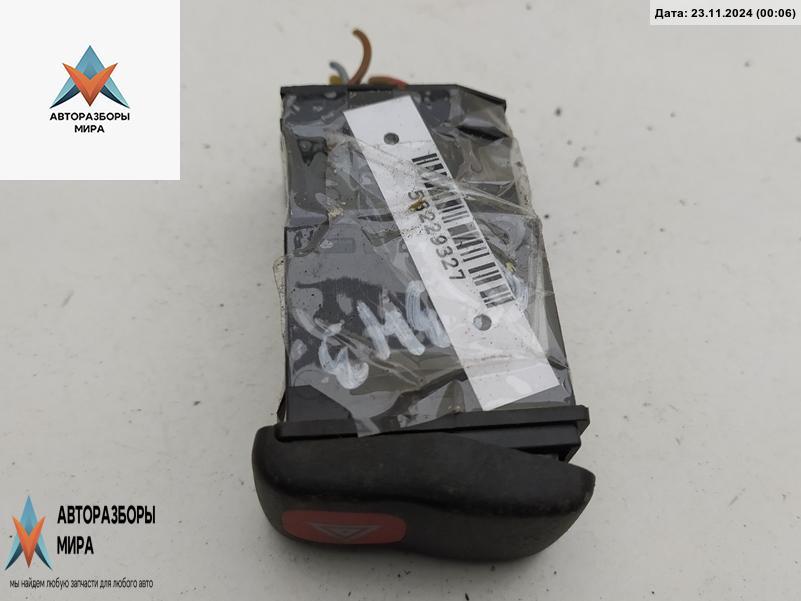 кнопка аварийной сигнализации Volkswagen Polo 3 поколение 1996, 1.6 л., бензин, МКПП, красный, седан - фото №1