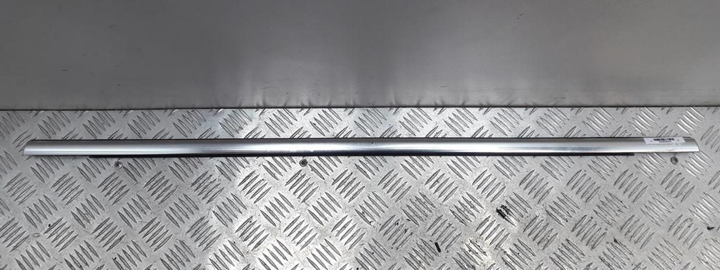 Молдинг стекла двери задней левой наружный Volkswagen Passat B6 2007, 2.0 л., дизель, МКПП, чёрный, универсал - фото №1