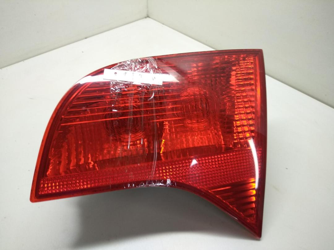 фонарь крышки багажника правый Audi A4 B7 2007, 2.0 л., TFSI, бензин, МКПП, красный, универсал, 8E9945094 - фото №1