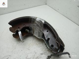 Колодки тормозные задние Volkswagen Transporter T4 1993, 2.0 л., бензин, МКПП, белый, микроавтобус, 701609265D