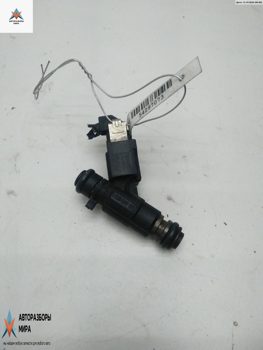 форсунка Volkswagen Golf 3 поколение 1996, 1.4 л., бензин, МКПП, белый, хетчбэк 5 дв., 030906031E - фото №1