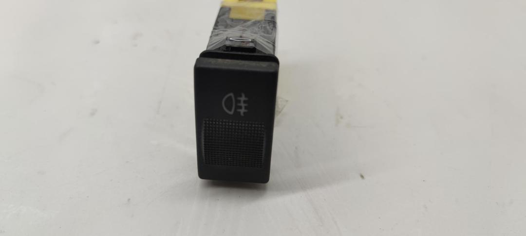 кнопка противотуманных фар Audi A4 B5 1997, 1.6 л., бензин, МКПП, серый, седан, 4D0941563