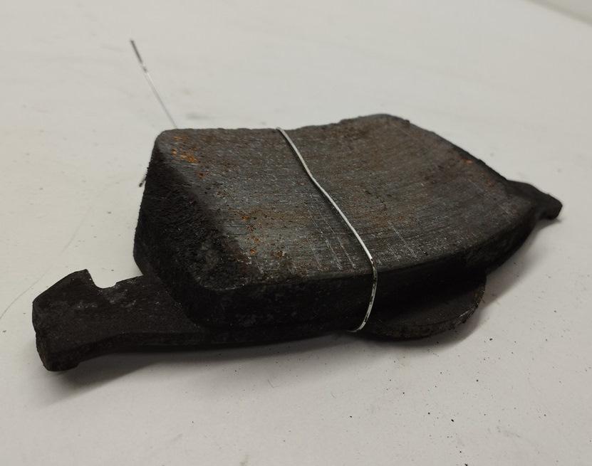 Колодки тормозные передние Audi A4 B5 1998, 2.4 л., бензин, АКПП, чёрный, универсал