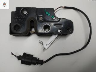 замок капота Volkswagen Amarok 1 поколение 2010, 2.0 л., дизель, МКПП, серый, внедорожник 5 дв.