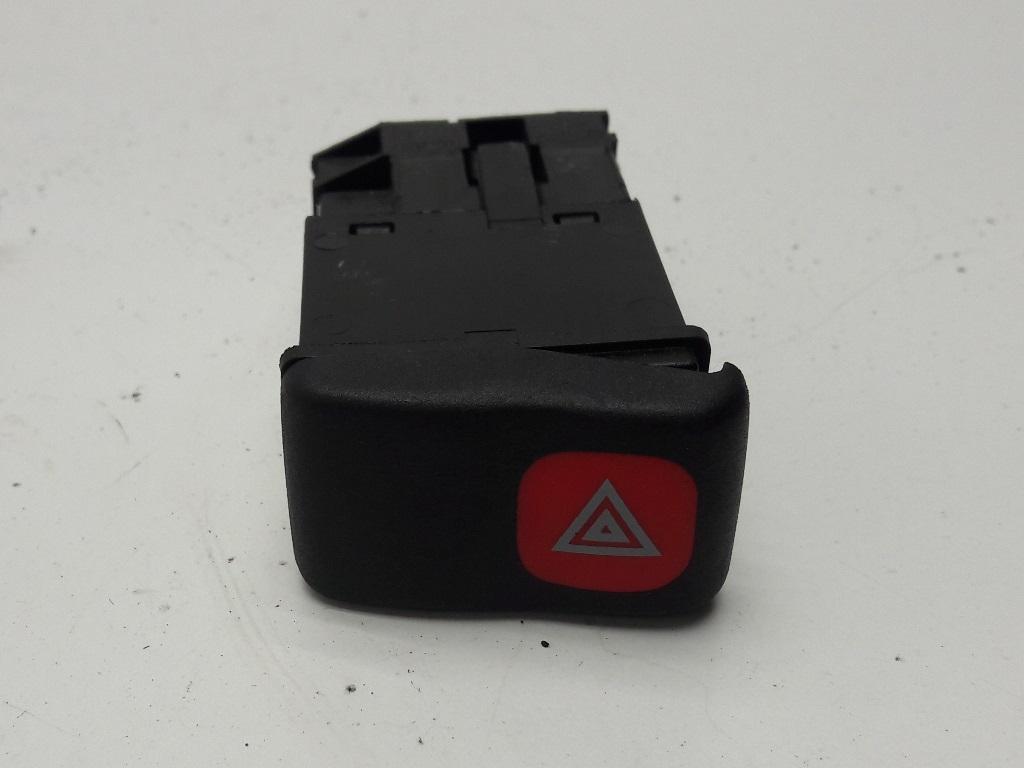 кнопка аварийной сигнализации Volkswagen Polo 3 поколение 1995, 1.6 л., бензин, МКПП, красный, седан - фото №1