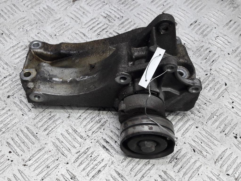 кронштейн генератора Volkswagen Golf-3 1997, 1.4 л., бензин, МКПП, чёрный, хетчбэк 3 дв., AEX