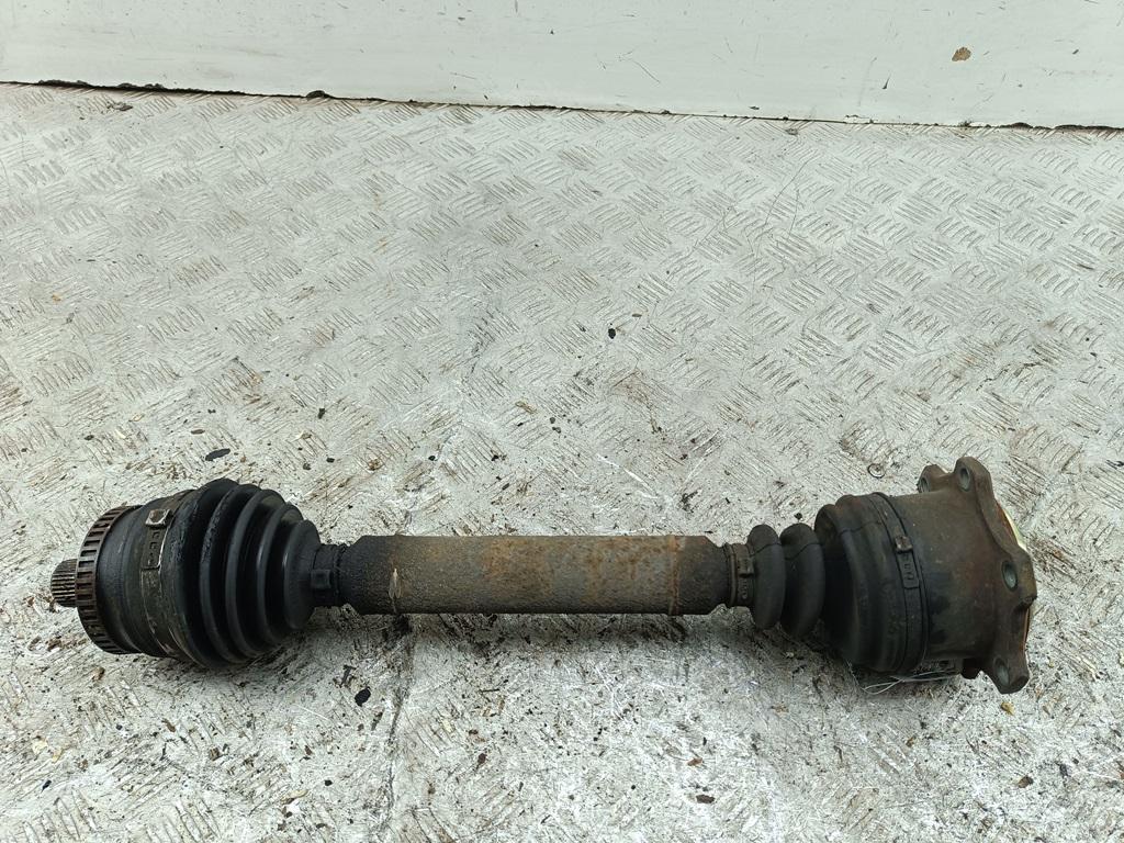 полуось передняя левая (приводной вал, ШРУС) Volkswagen Passat B5 1998, 1.6 л., бензин, АКПП, синий, универсал