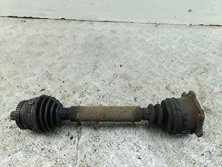 полуось передняя левая (приводной вал, ШРУС) Volkswagen Passat B5 1998, 1.6 л., бензин, АКПП, синий, универсал