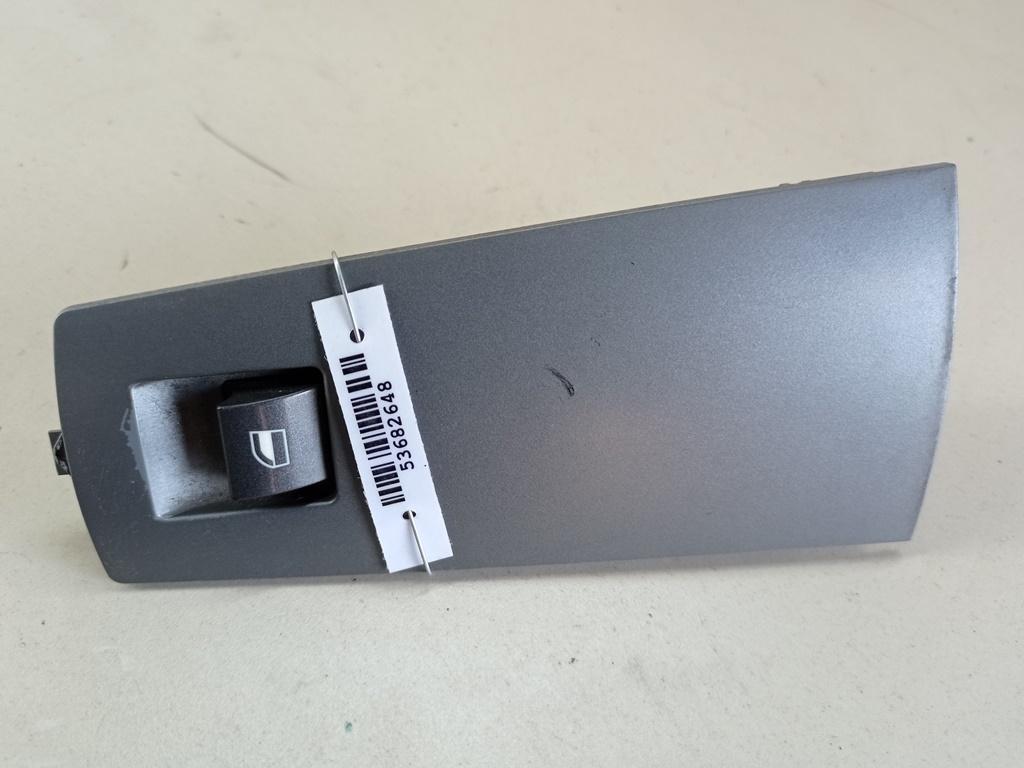 кнопка стеклоподъемника переднего правого BMW 7 E65/E66 2003, 3.0 л., дизель, АКПП, серый, седан, 8379597
