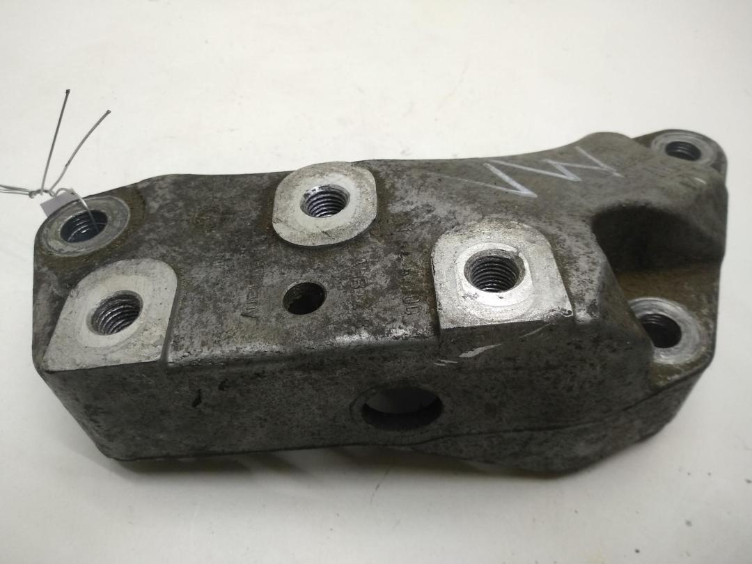 кронштейн КПП Volkswagen Passat B6 2005, 2.0 л., дизель, МКПП, серый, универсал