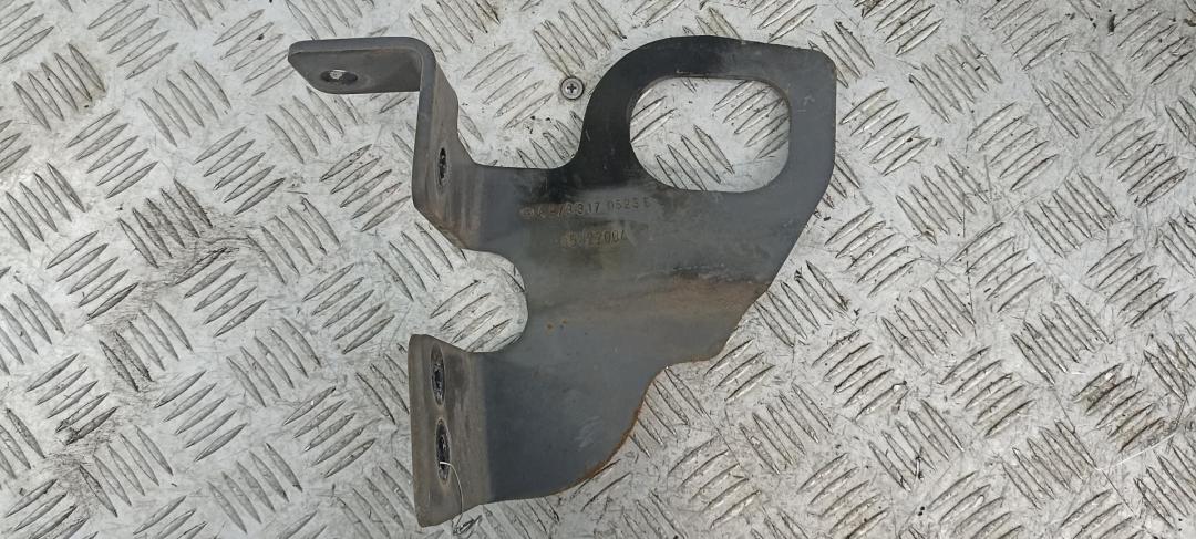 кронштейн (крепление) Mercedes-Benz Atego 2005, 6.4 л., дизель, АКПП, чёрный, 9733170523