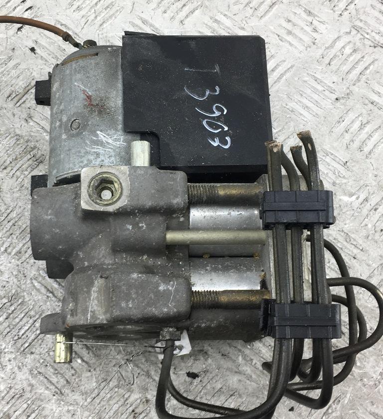 блок ABS Audi 80 B4 1994, 1.6 л., бензин, МКПП, красный, седан, 4A0614111A