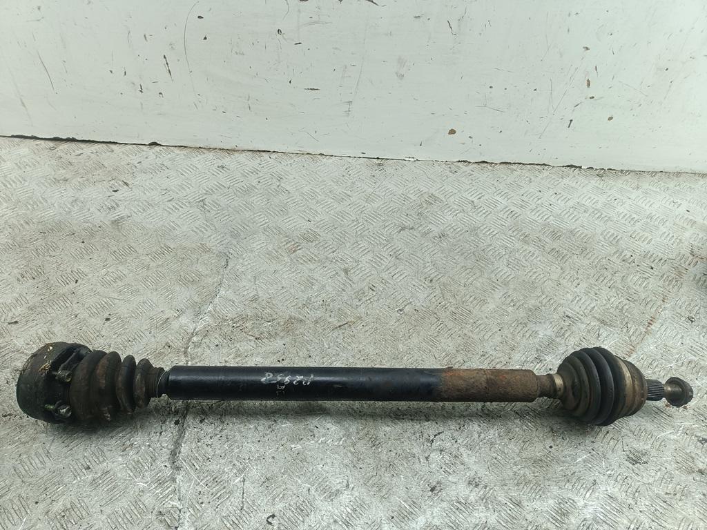 полуось передняя правая (приводной вал, ШРУС) Volkswagen Golf-4 2000, 1.4 л., бензин, МКПП, синий, хетчбэк 5 дв.
