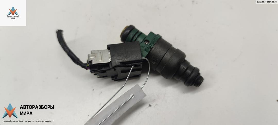 форсунка Audi A3 8L 1999, 1.6 л., бензин, МКПП, чёрный, хетчбэк 3 дв., 037906031AA - фото №1