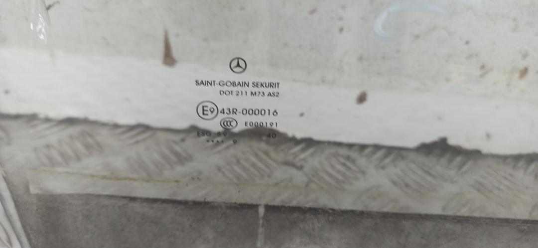 стекло двери передней правой Mercedes-Benz Vito 2009, 2.2 л., дизель, МКПП, белый, микроавтобус, A6397250310 - фото №1