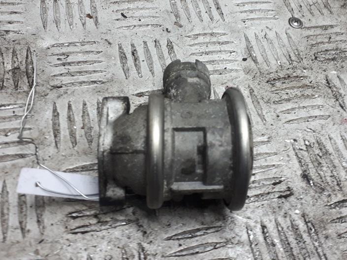 клапан EGR Volkswagen Passat B5+ (GP) 2001, 2.0 л., бензин, МКПП, синий, универсал, 068131351A
