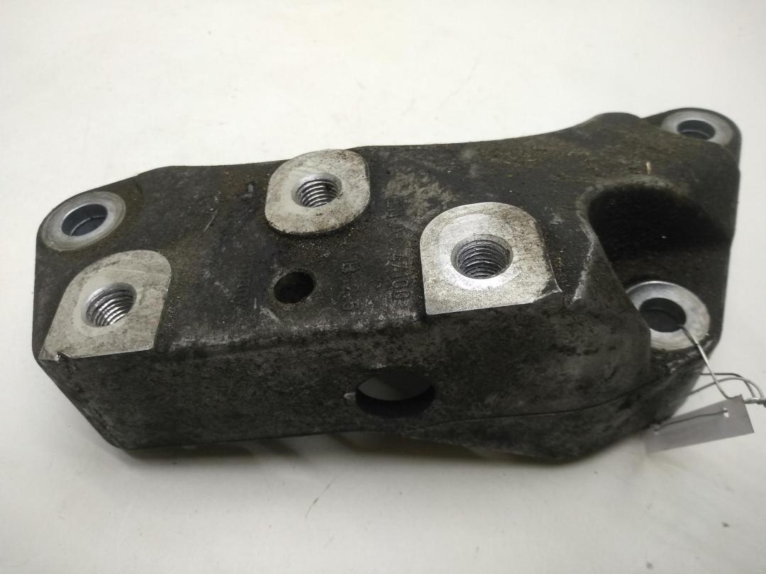 кронштейн КПП Volkswagen Passat B6 2005, 2.0 л., дизель, МКПП, чёрный, седан