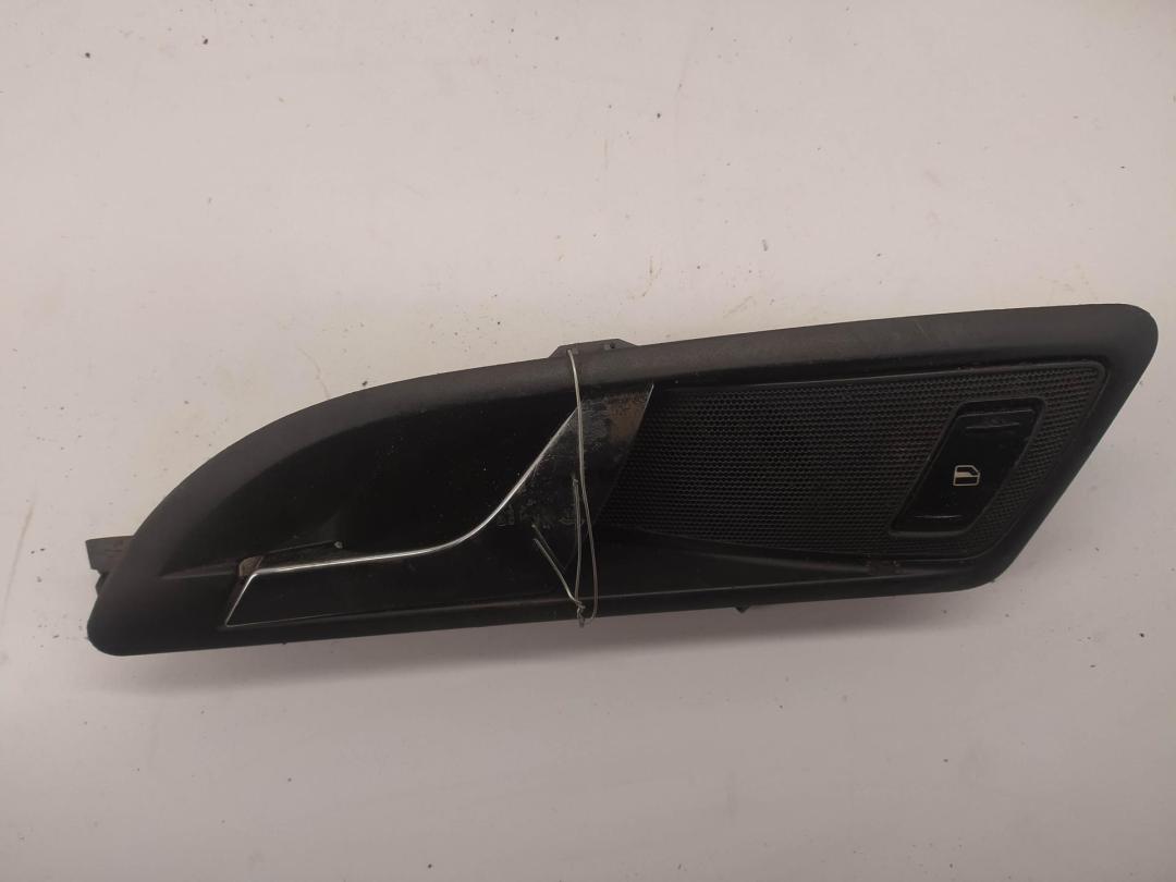 ручка внутренняя передняя левая Skoda Octavia mk2 (A5 1Z) 2011, 2.0 л., дизель, МКПП, красный, универсал, 1Z0837247