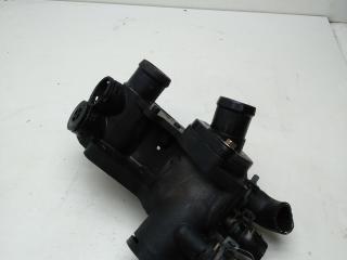 корпус термостата Volkswagen Golf 4 поколение 2000, 1.4 л., бензин, МКПП, синий, хетчбэк 5 дв., 032121111