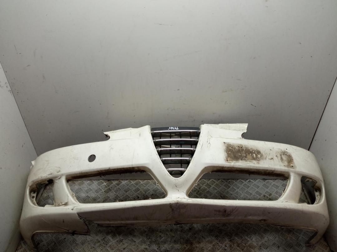бампер передний Alfa Romeo 147 2005, бензин, белый, хетчбэк 5 дв., 156055409