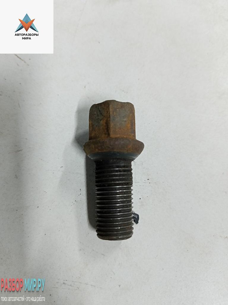 болт колесный Volkswagen Passat B5 1998, 2.8 л., бензин, МКПП, красный, универсал, 8D0601139D - фото №1