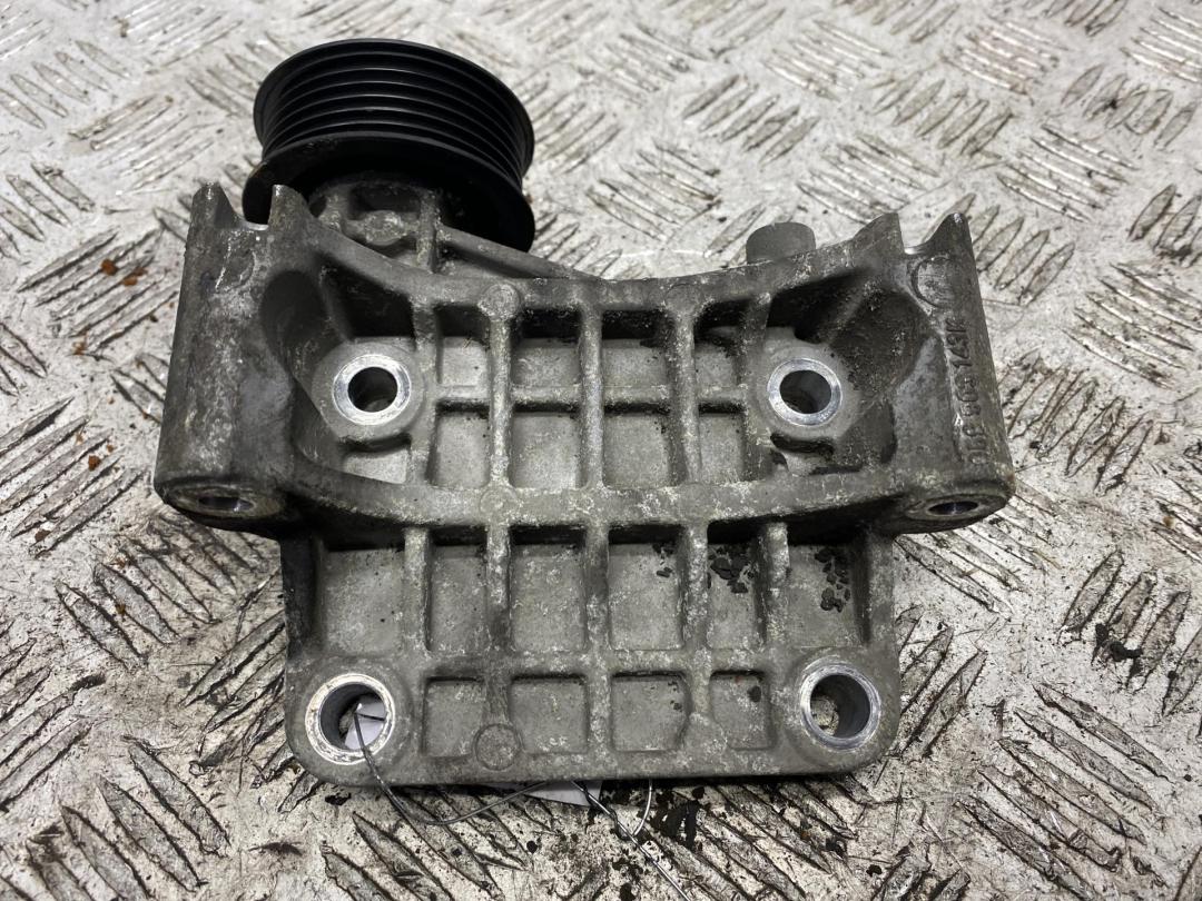 кронштейн генератора Audi A6 C6 2004, 3.0 л., дизель, АКПП, серый, седан, 059903143K
