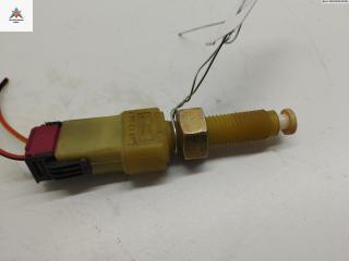 Датчик (включатель) стоп-сигнала Audi A4 B5 1997, 1.8 л., бензин, МКПП, серый, седан, 443945515