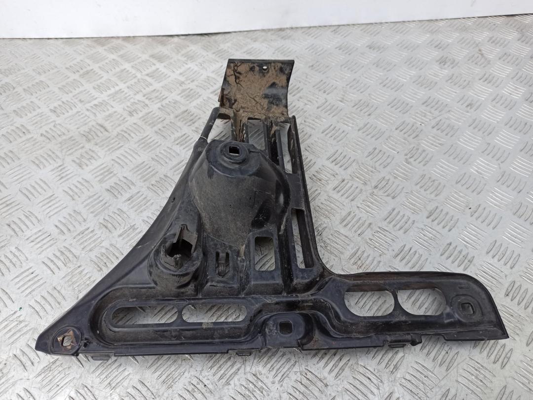 кронштейн заднего бампера BMW 6 E63/E64 2004, 4.4 л., бензин, МКПП, серый, кабриолет, 7008839