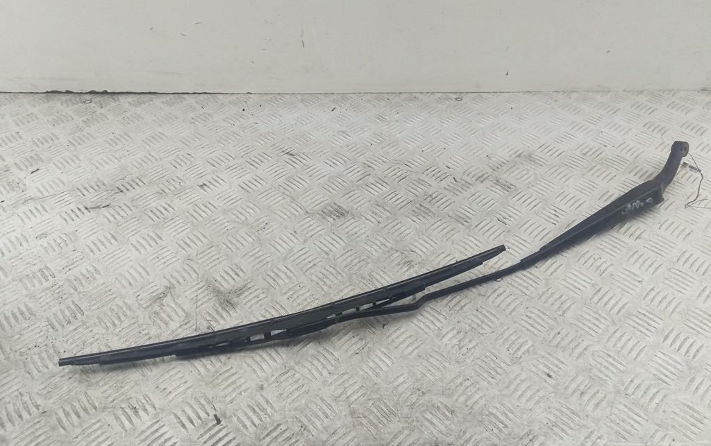 Щеткодержатель (поводок стеклоочистителя) передний Volvo V70 2004, 2.0 л., бензин, АКПП, серый, универсал