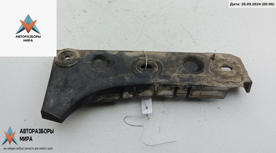 кронштейн переднего бампера Audi A6 4B/C5 1998, 2.8 л., бензин, АКПП, серый, универсал, 4B0807283B - фото №1