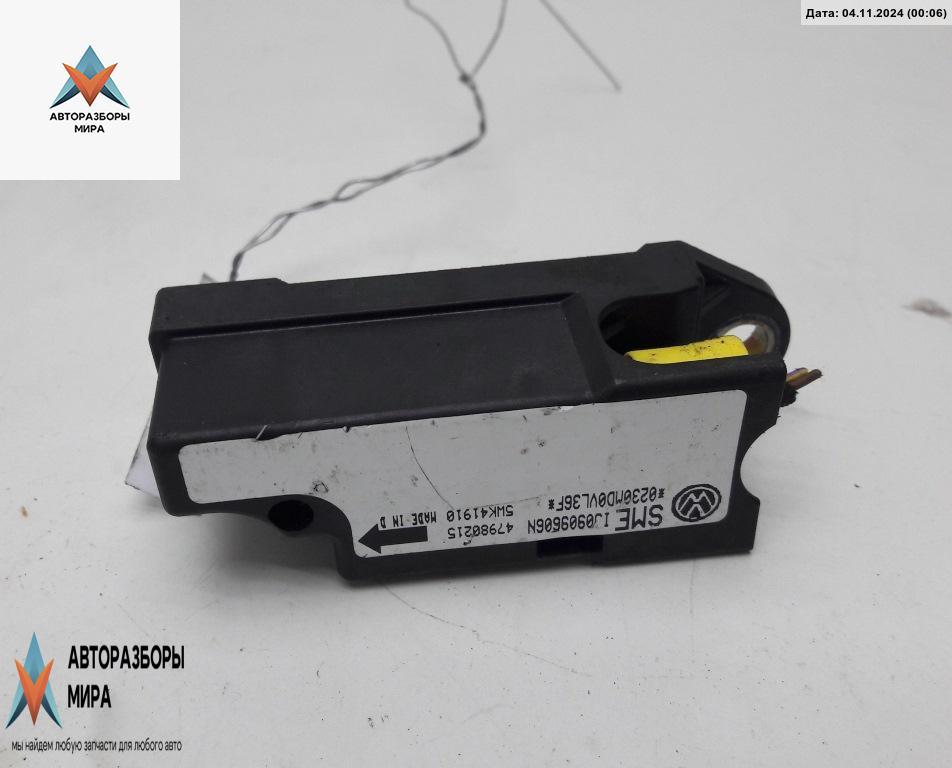 датчик AirBag Volkswagen Passat B5 1998, 1.6 л., бензин, МКПП, синий, универсал, 1J0909606N - фото №1