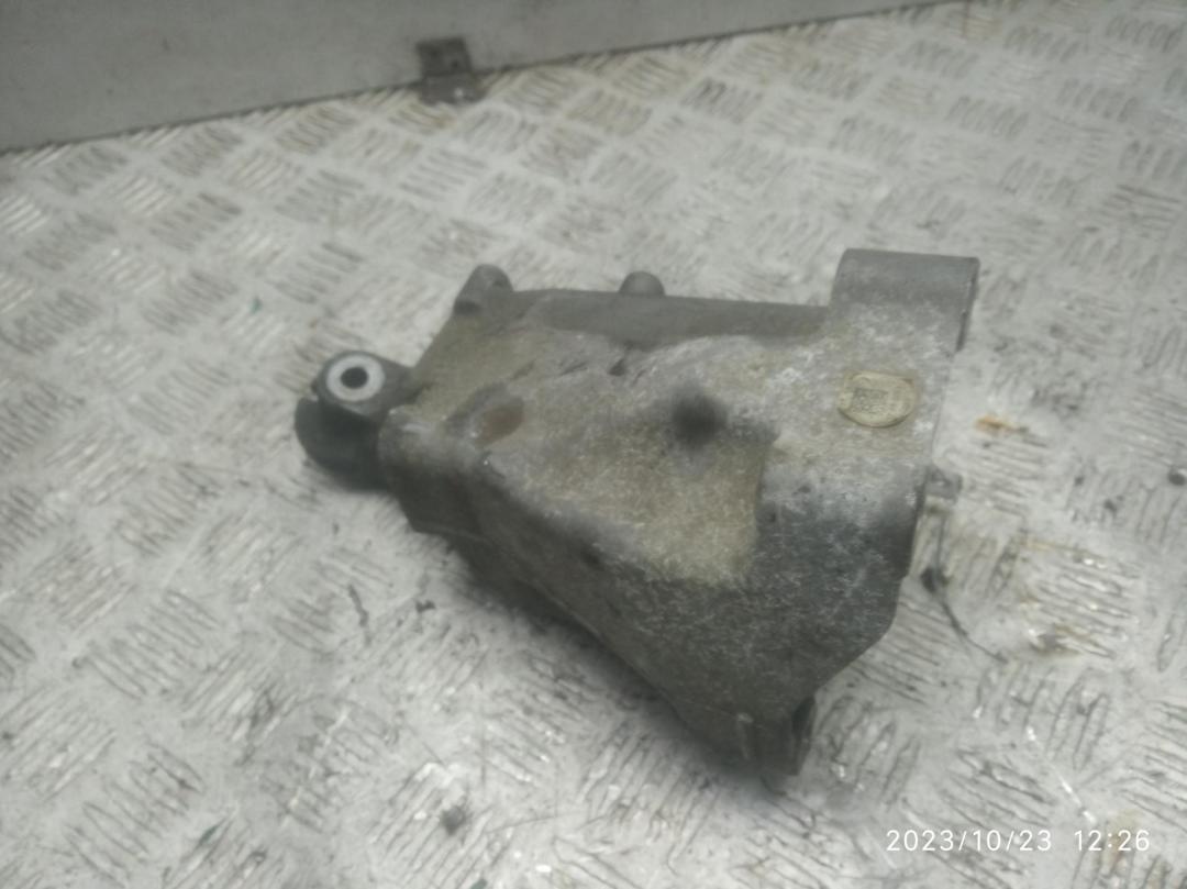 кронштейн двигателя Mercedes-Benz Sprinter W906 2013, 2.2 л., дизель, АКПП, белый, микроавтобус, A6512231804