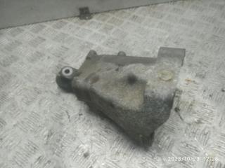 кронштейн двигателя Mercedes-Benz Sprinter 2 поколение (W906) 2013, 2.2 л., дизель, АКПП, белый, микроавтобус, A6512231804